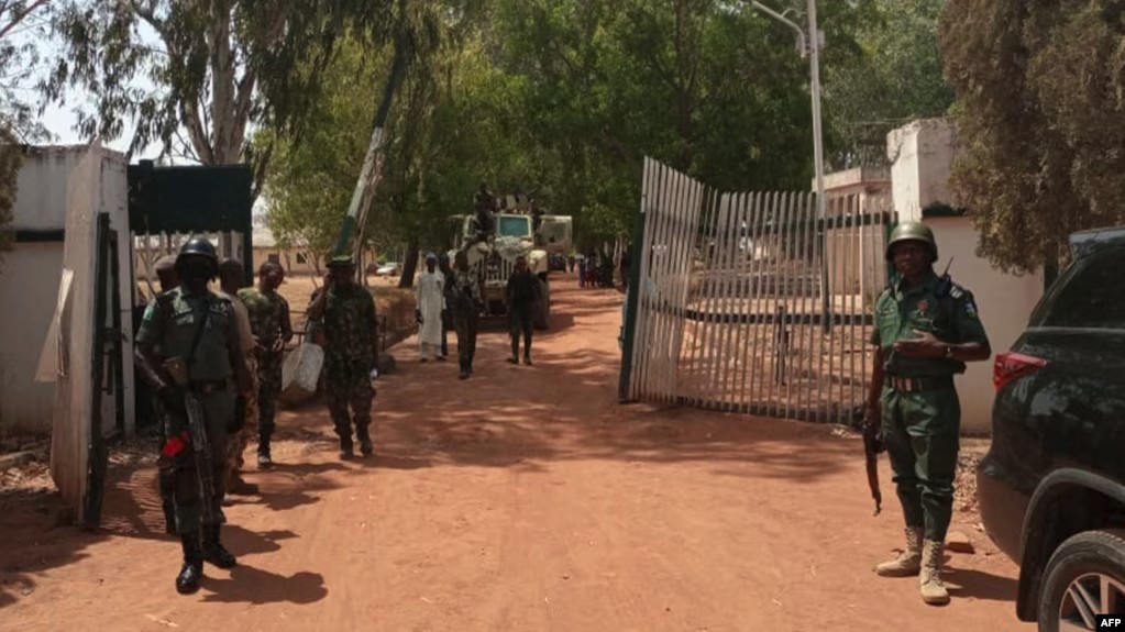 Gunmen in Nigeria Kidnap Dozens of Pupils From School, Parents Say