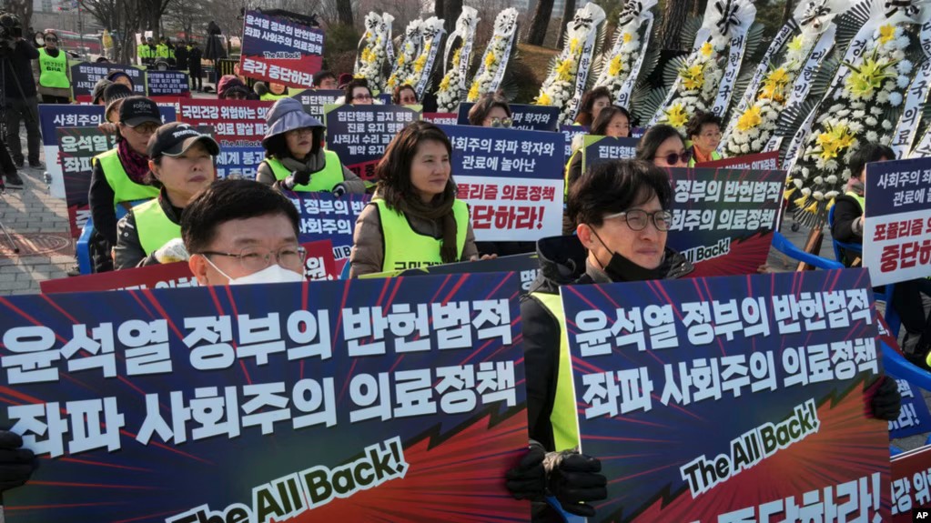 South Korea Will Take Final Steps to Suspend Striking Doctors’ Licenses