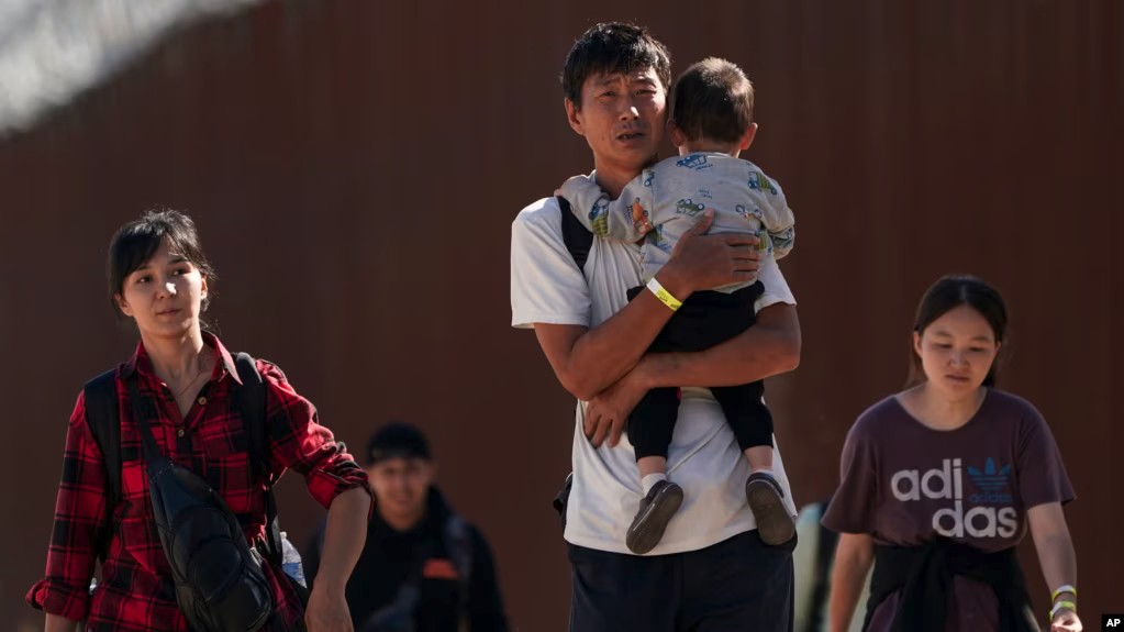Regretting coming to US, some illegal Chinese immigrants return home