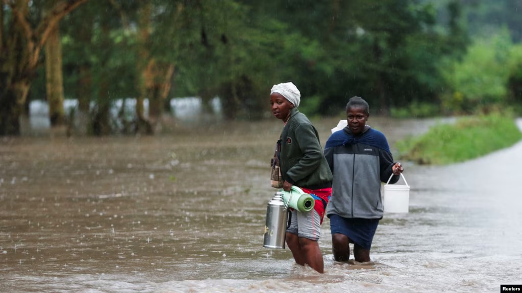 Kenya floods death toll at 228 as crisis persists