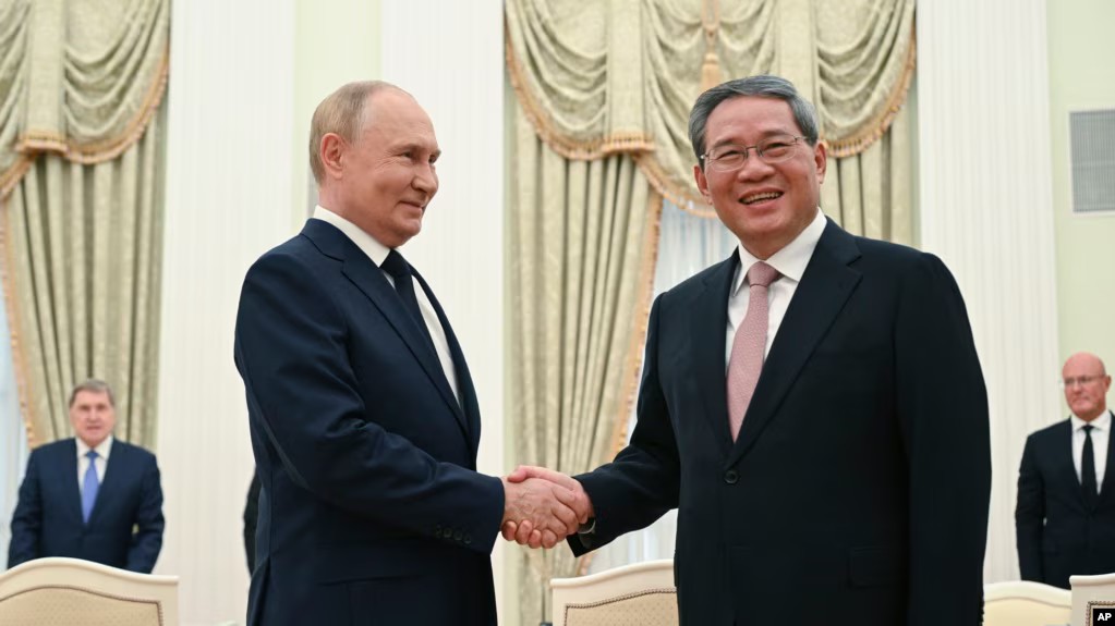 China looks to reaffirm ties with Russia through premier's trip