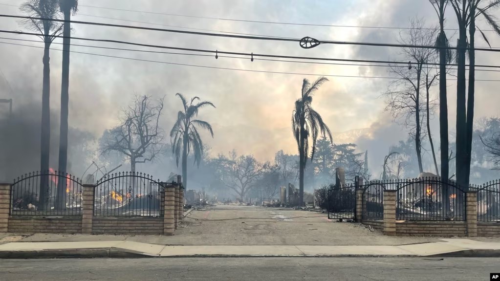 Thousands more ordered to evacuate as Los Angeles wildfires spread