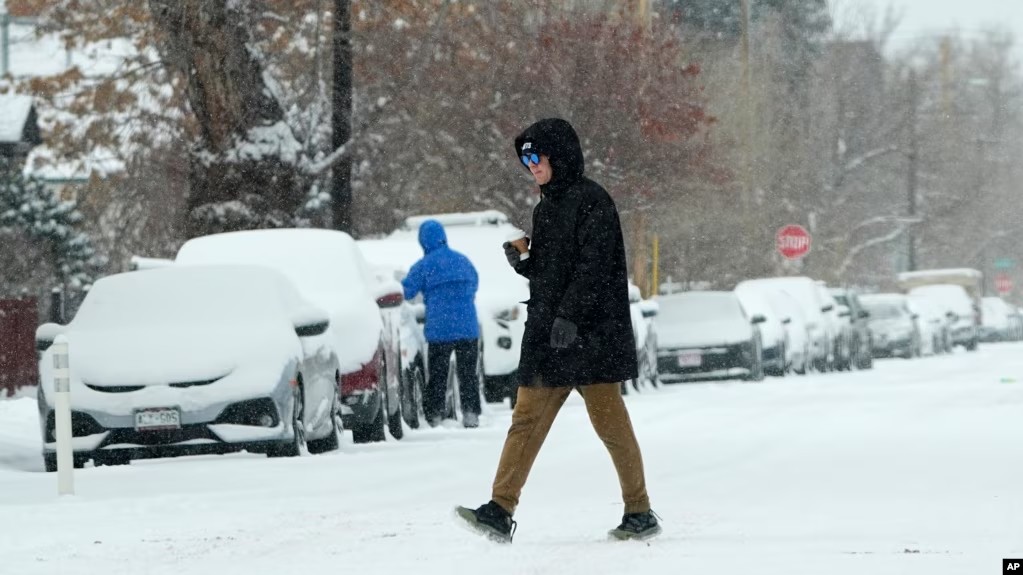 Heavy snow, frigid Arctic blast put 70 million across US under winter storm warnings