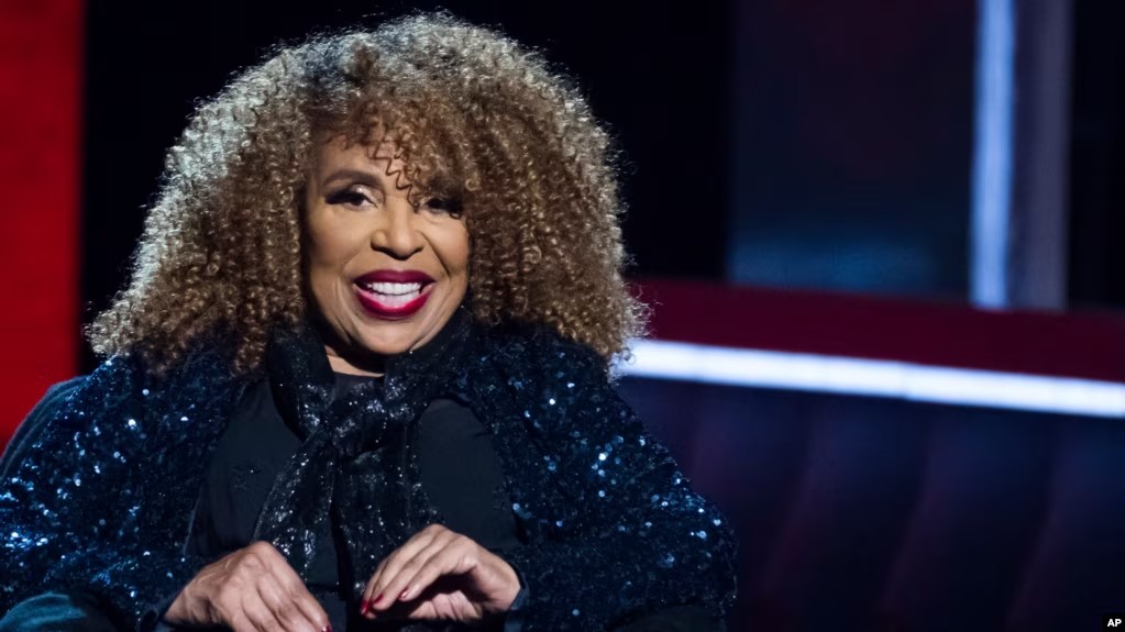 Roberta Flack, Grammy-winning singer with an intimate style, dies at 88